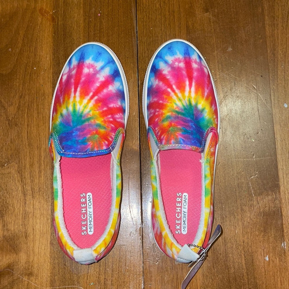 Sketchers tie dye shoes memory foam women’s size 8.5
